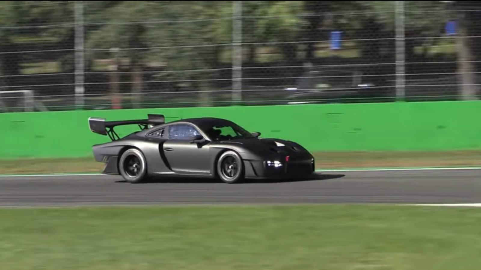 Στην πίστα της Monza βρέθηκε η νέα Porsche 935.
