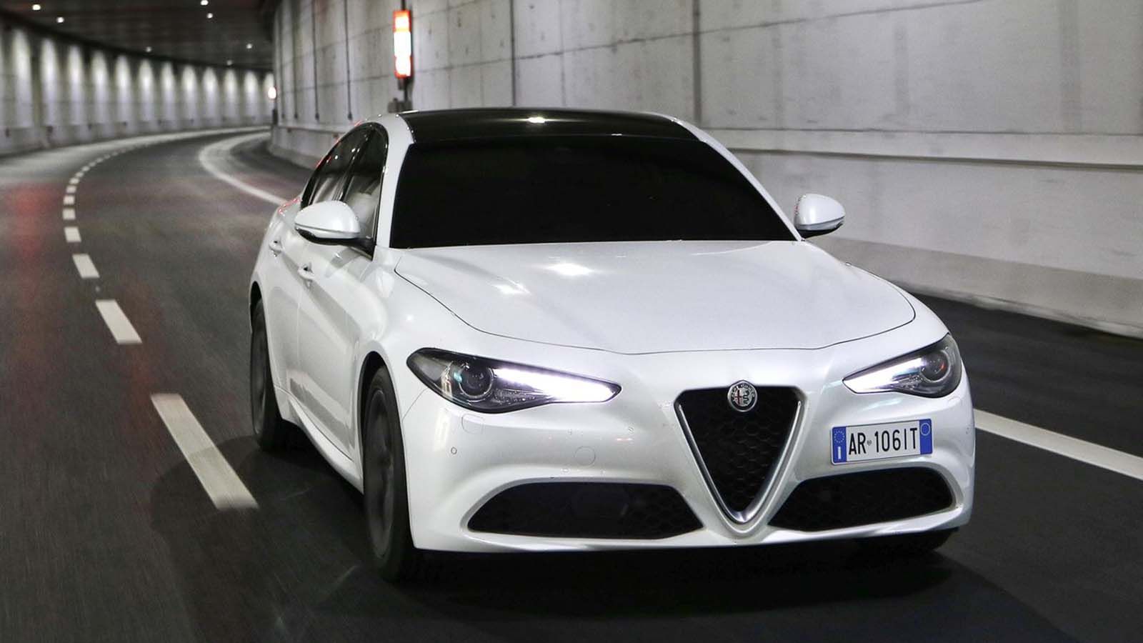 Για τις Giulia και Stelvio δίνεται για 5 χρόνια εγγύηση και οδική βοήθεια.