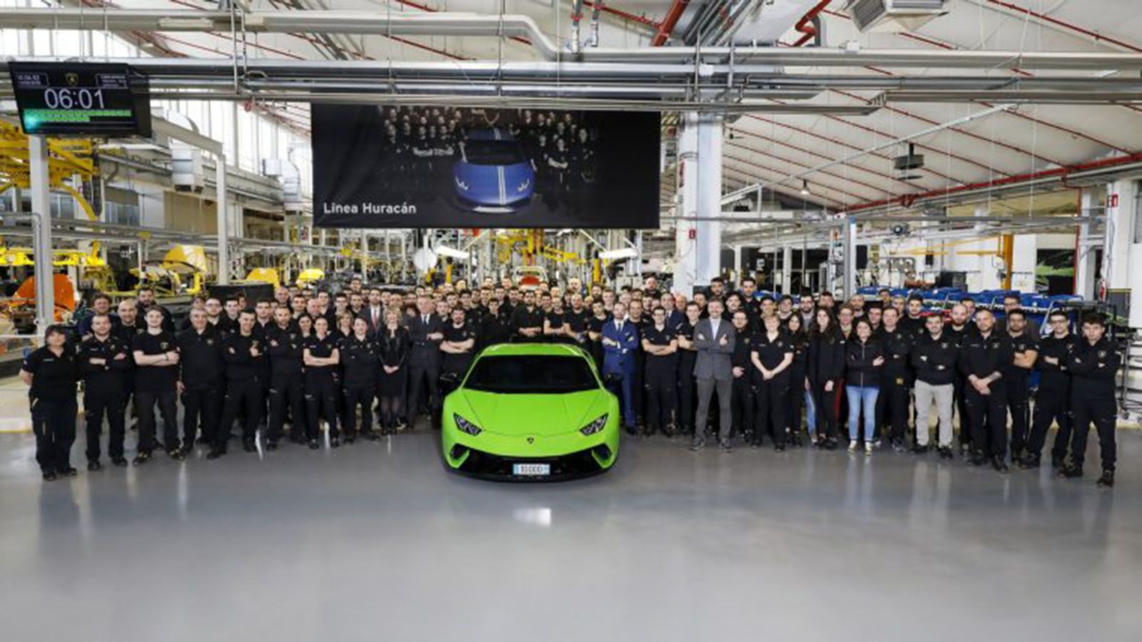 Το 10.000ο μοντέλο ήταν μια Huracán Performante, που διαθέτει πράσινο εξωτερικό χρώμα Verde Mantis και ατμοσφαιρικό κινητήρα V10 5,2 λίτρων που π