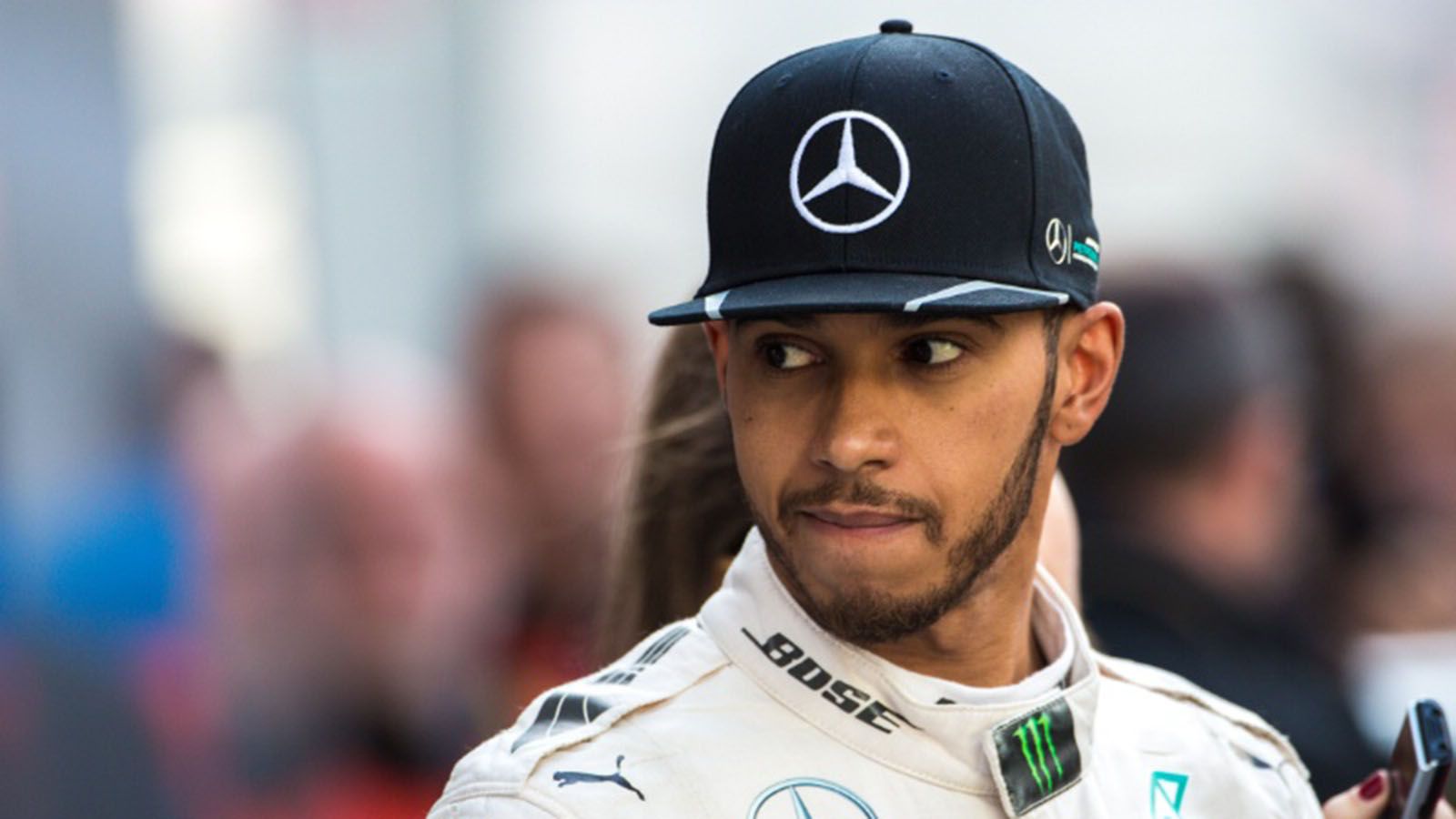 Hamilton: «Oι προσευχές μου στην Ελλάδα»