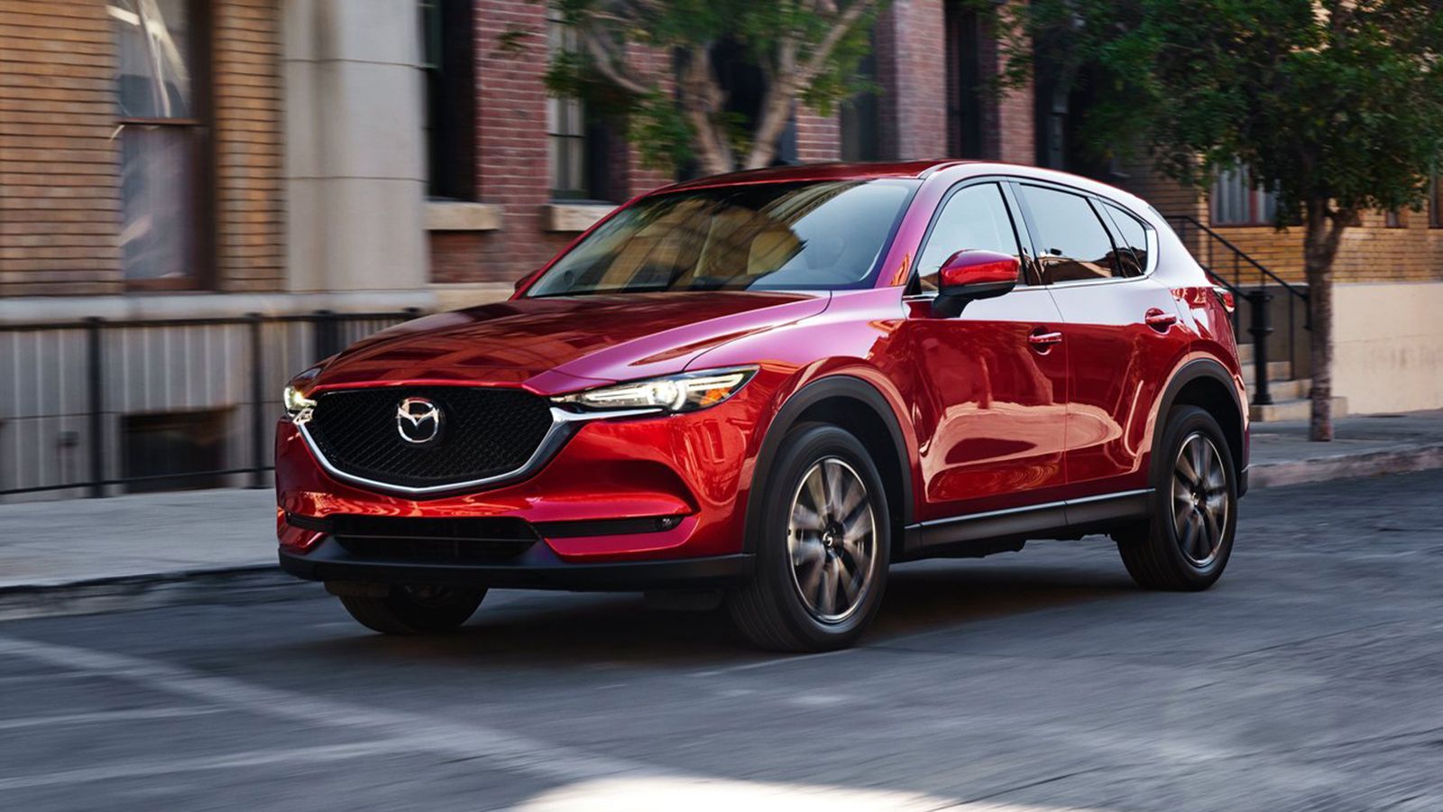 Ο πρόεδρος της Mazda Europe, κ. Jeff Guyton εξήγησε πως το diesel είναι ακόμη πολύ σημαντικό γιατί αποτελεί την λύση σε αυτούς που ψάχνουν ένα μεγάλο