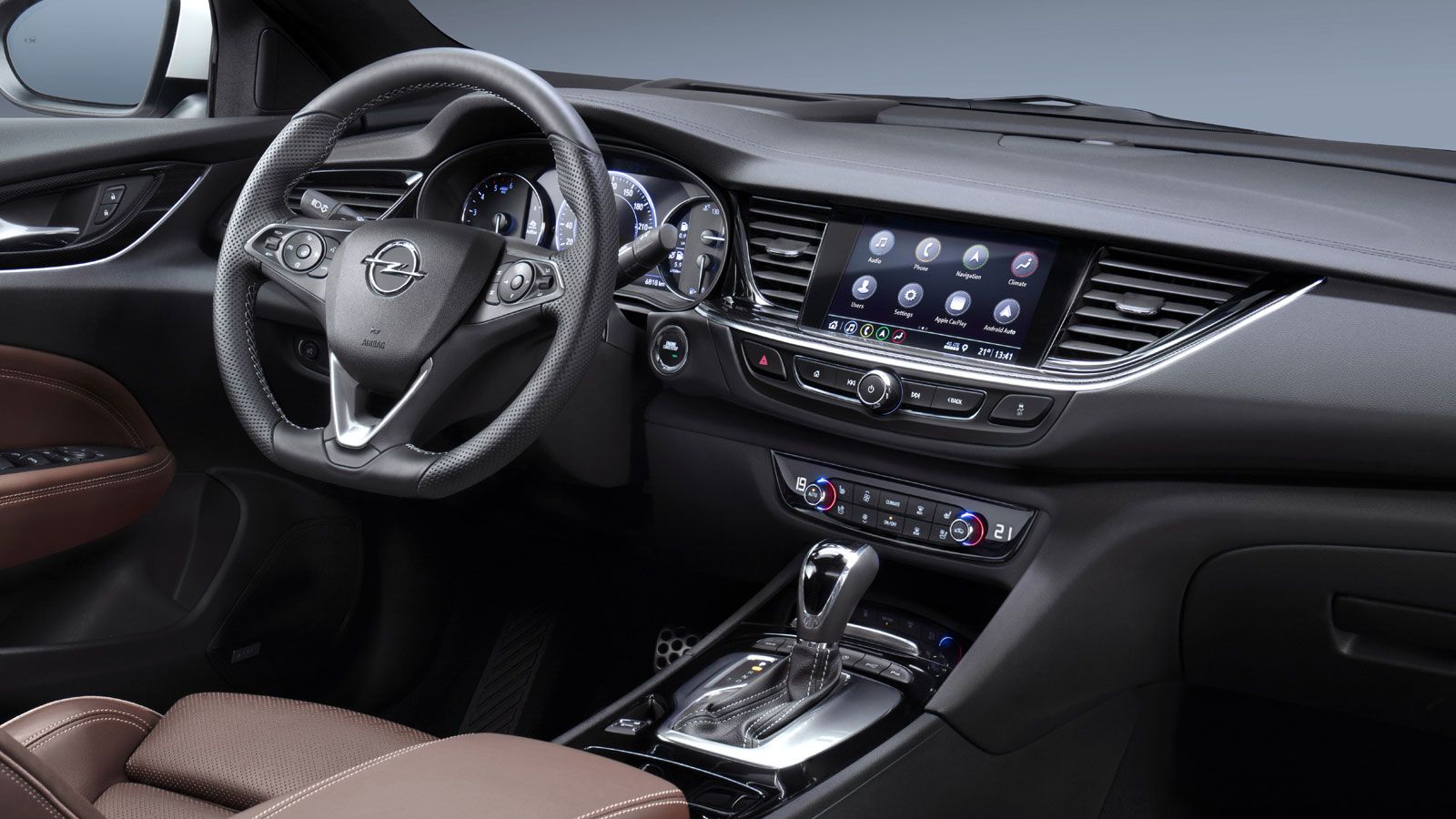 Η γκάμα μοντέλων του Insignia (Grand Sport, Sports Tourer, Country Tourer και GSi) θα είναι η πρώτη που θα προσφέρει την επόμενη γενιά συστημάτων info