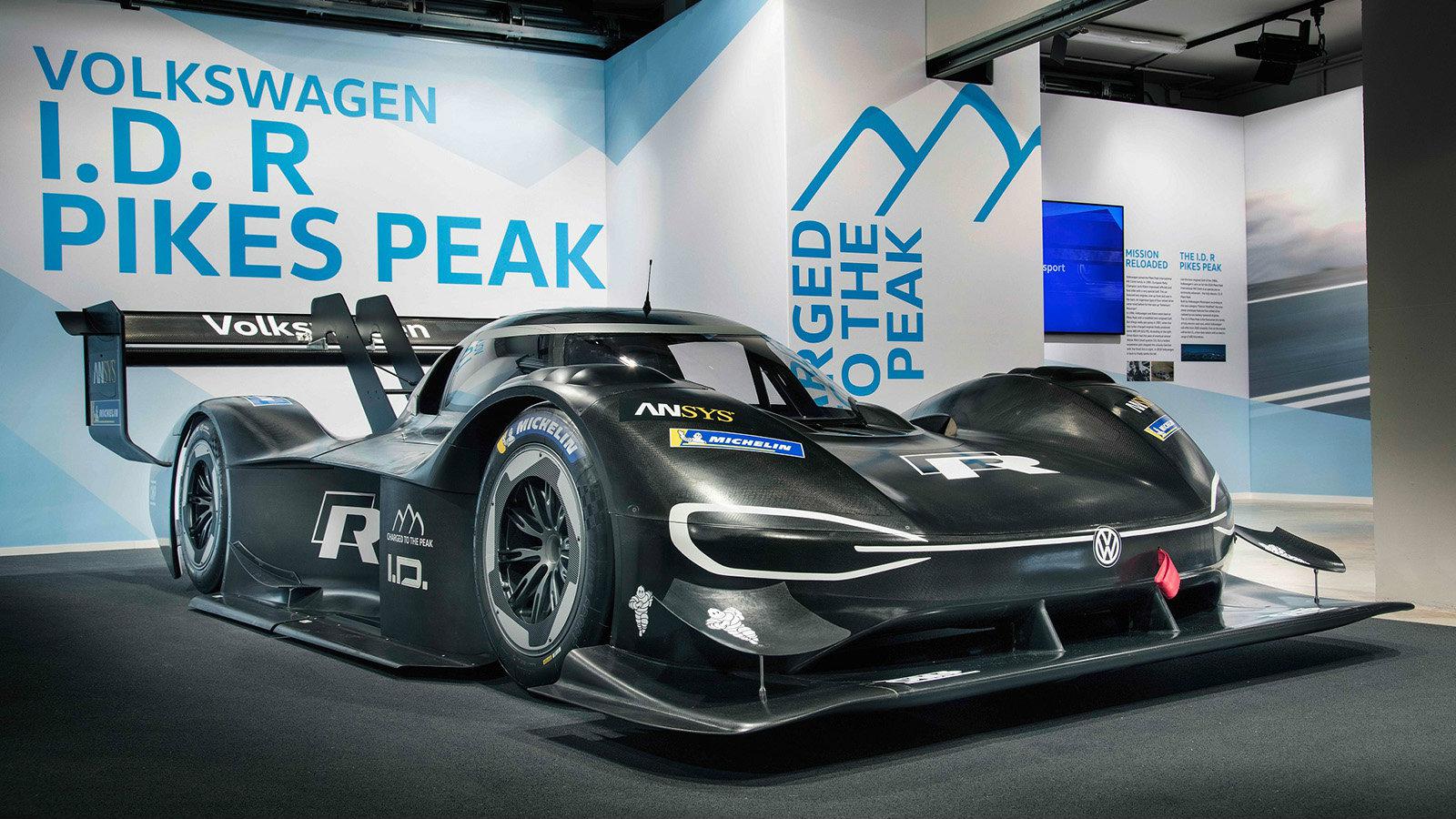 Το I.D. R Pikes Peak διαθέτει δύο ηλεκτροκινητήρες, οι οποίοι εξασφαλίζουν στον αυτοκίνητο συνολική ισχύ που φτάνει τους 680 ίππους (500kW).
