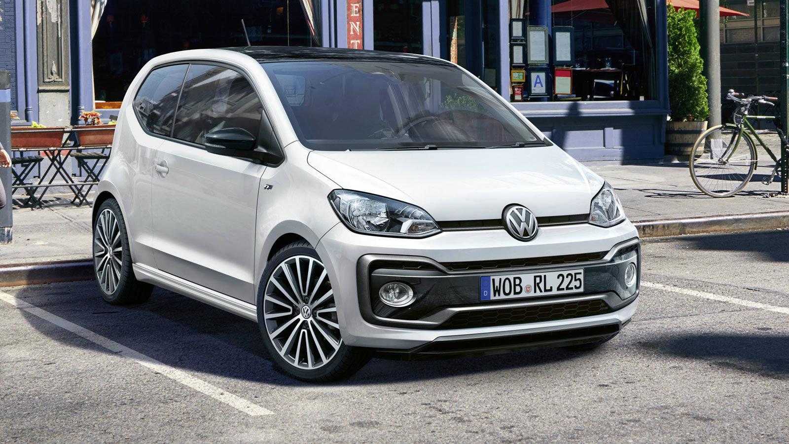 Το R-Line κοστούμι περιλαμβάνει μεταξύ άλλων ανασχεδιασμένο προφυλακτήρα εμπρός με σπορτίφ χαρακτήρα και νίκελ ενθέσεις περιμετρικά των προβολέων ομίχ