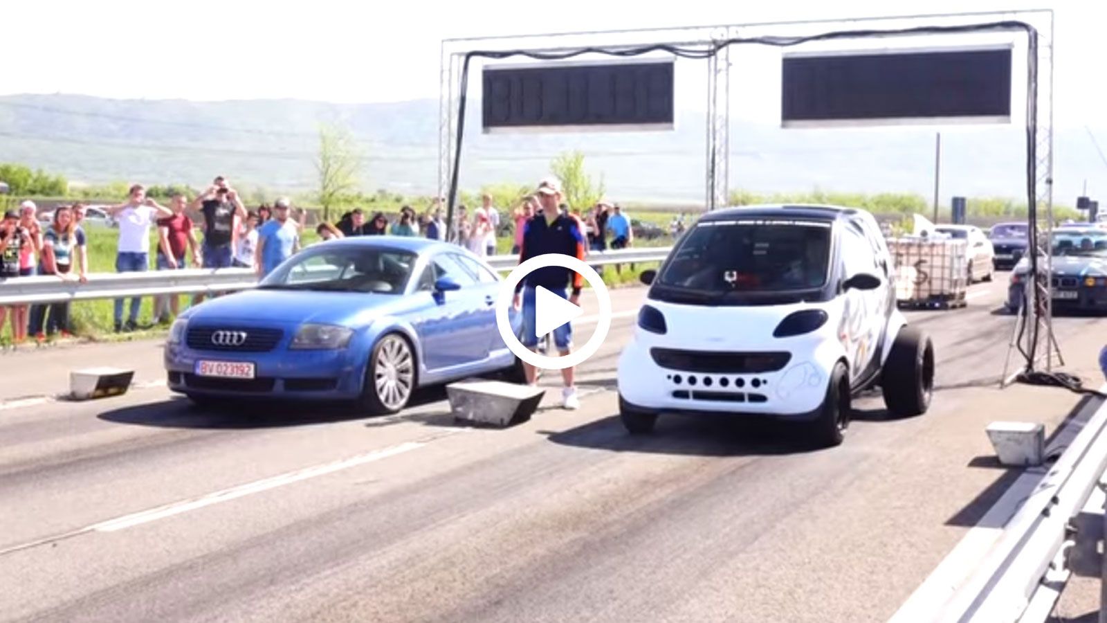 Audi TT Vs smart με 500 PS