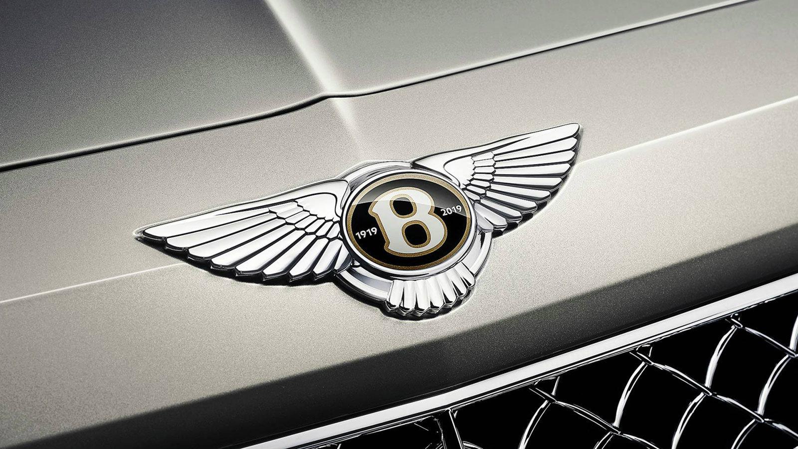 Εορταστικά σήματα προσφέρει η Bentley.