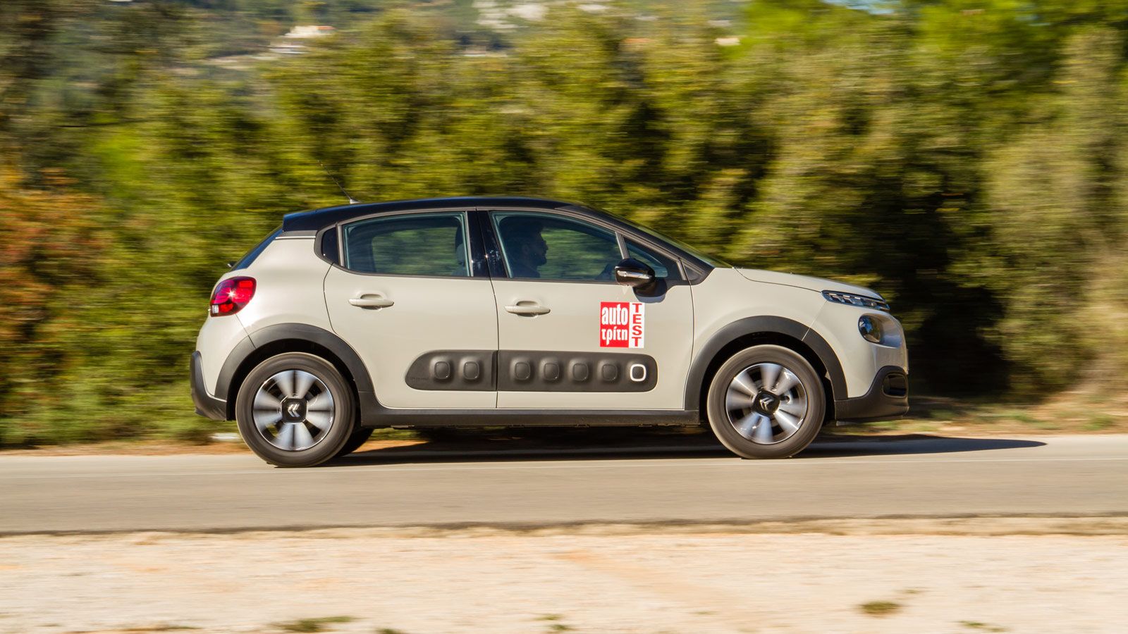 Η βασική εξοπλιστική έκδοση του C3 με τον κινητήρα της δοκιμής είναι η Live, η οποία είναι διαθέσιμη από 15.080 ευρώ.