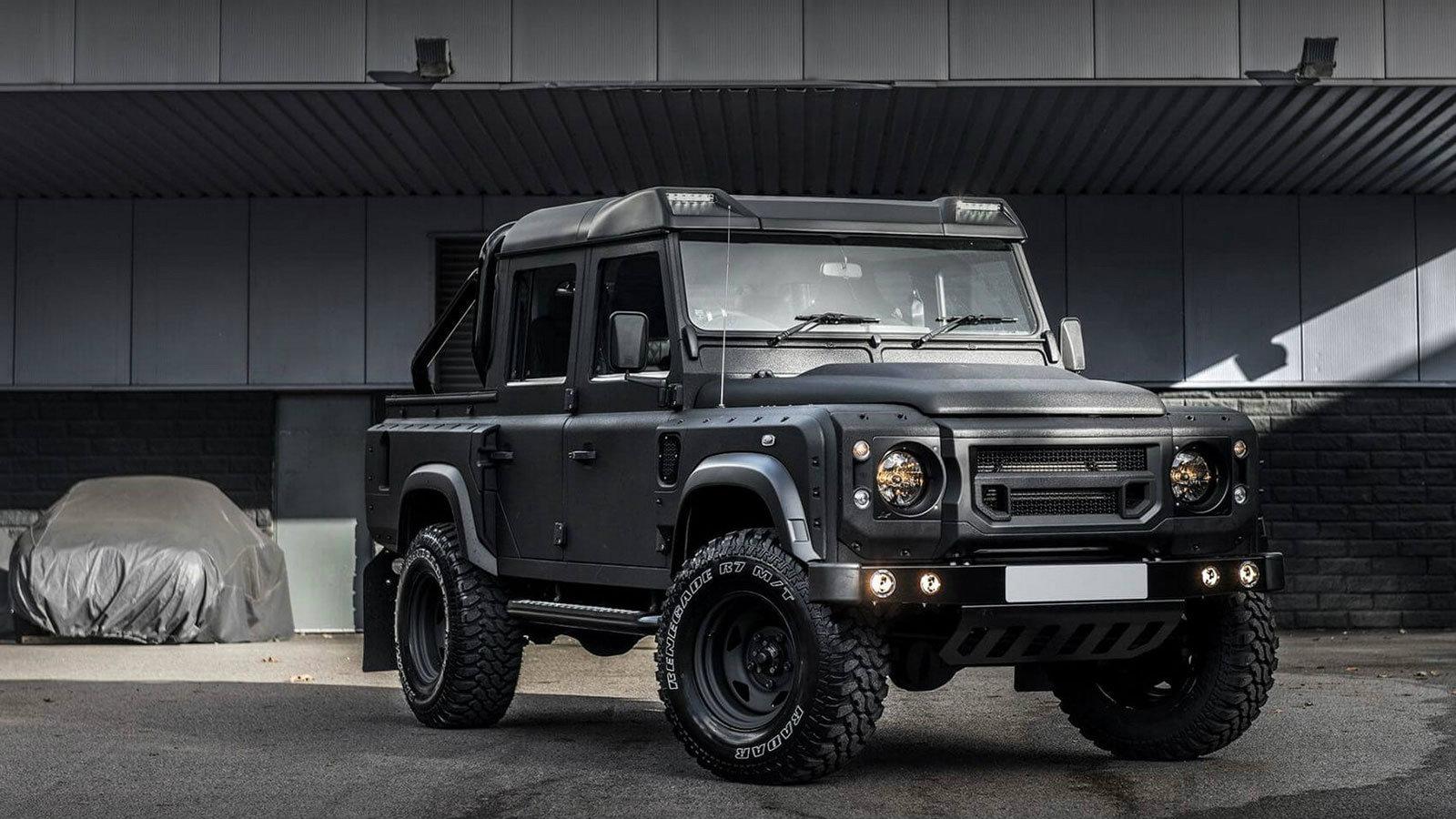 Ενώ η Land Rover είναι απασχολημένη με την κατασκευή του νέου Defender, η Kahn Design και η Chelsea Truck  παρουσίασαν το δικό τους Pick-Up Land Rover