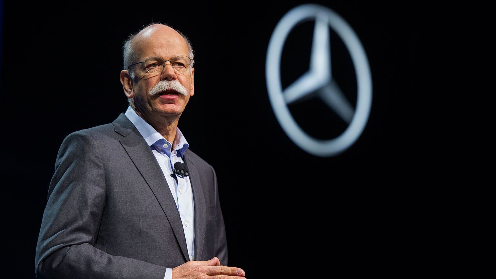 O Zetsche πάντως δεν θα αποχωρήσει πλήρως από την οικογένειας της Mercedes, αφού φαίνεται πως προορίζεται για την θέση του προέδρου στο Εποπτικό Συμβο