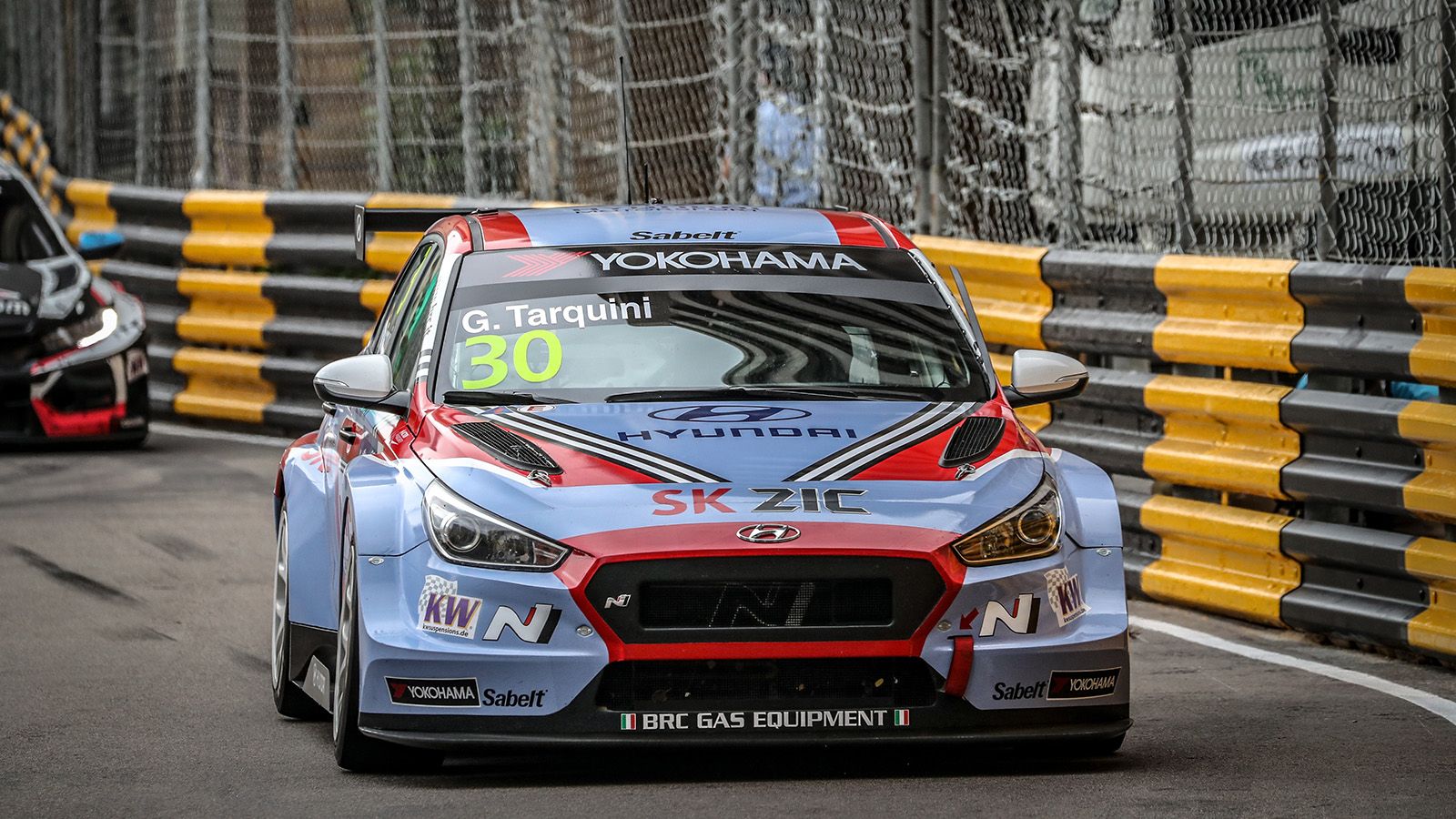Ο Tarquini ξεκίνησε πολύ καλά στο Race3 ανεβαίνοντας στη δεκάδα.