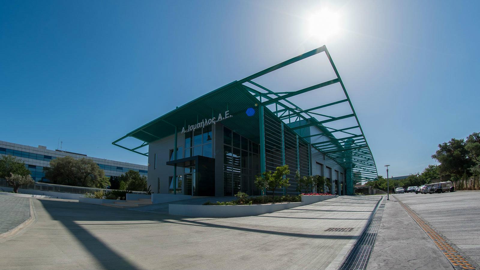 Το εντυπωσιακό κτίριο της «Α. Ισμαήλος Α.Ε.» βρίσκεται επί της Λεωφόρου Αμαρουσίου-Χαλανδρίου.