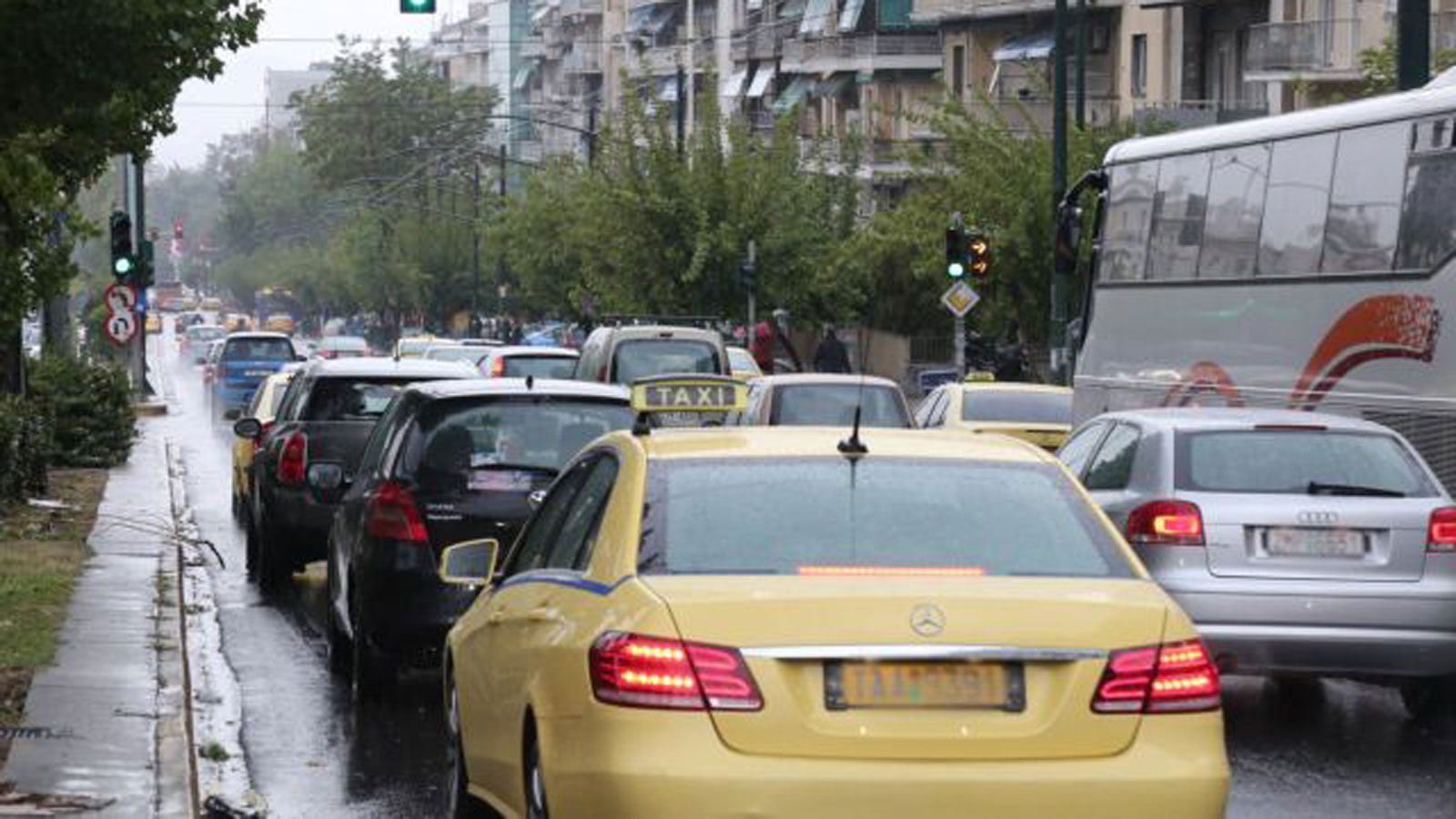 Στο «κόκκινο» η κίνηση στην Αττική