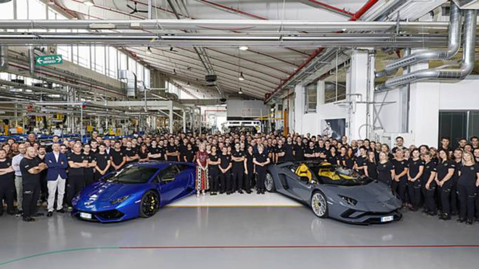 Δύο νέα επιτεύγματα που αφορούν τις πωλήσεις των Aventador και Huracan γιορτάζει πλέον η μάρκα.