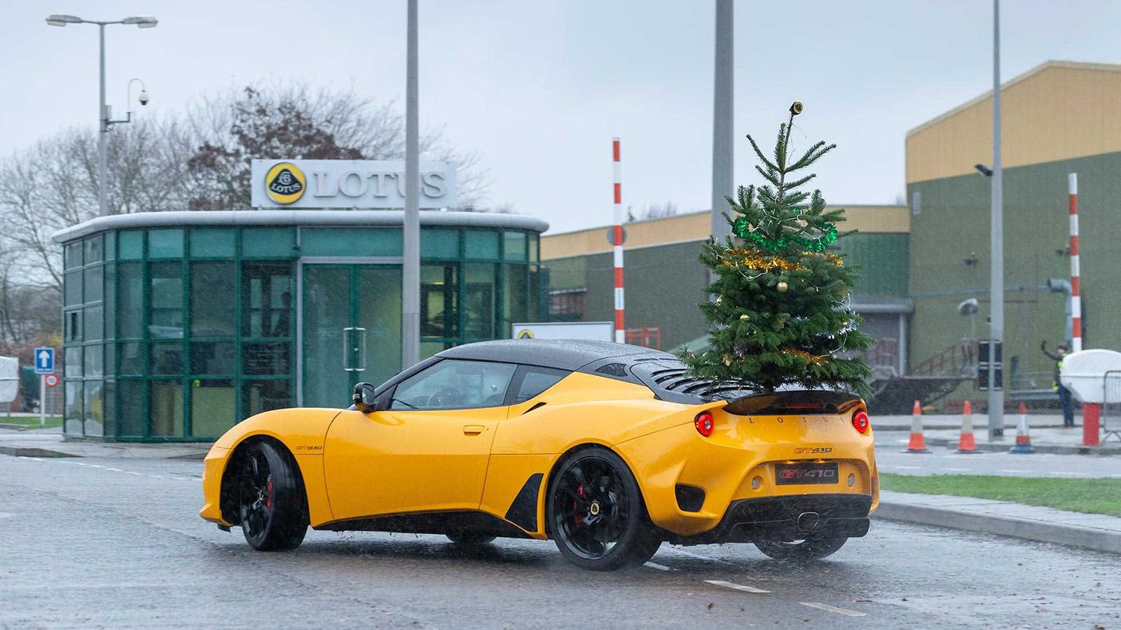 Για την κίνηση της Evora GT410 Sport είναι υπεύθυνο ένα υπερτροφοδοτούμενο V6 σύνολο 3,5 λτ.