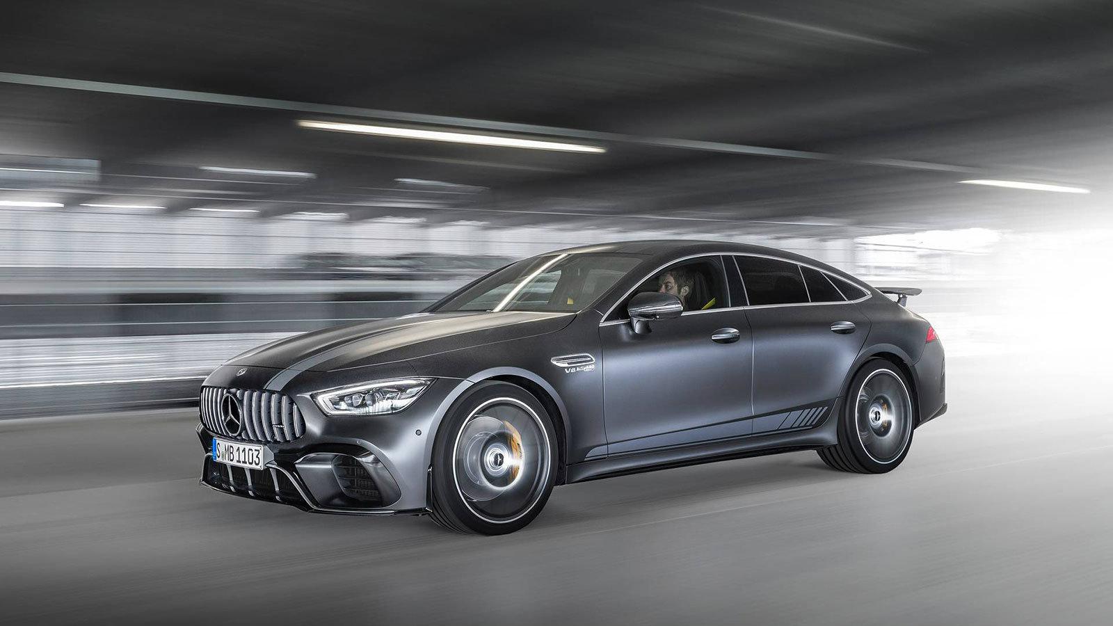Κάτω από το καπό βρίσκεται ο biturbo V8 κινητήρας των 4,0 λίτρων.