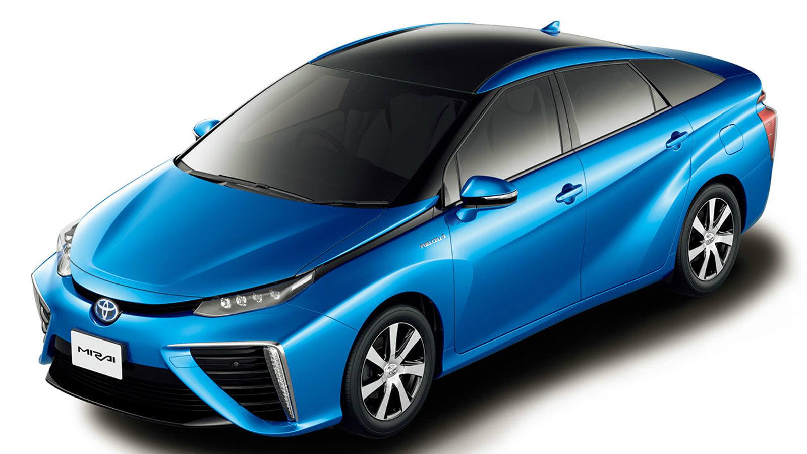 Tο sedan Mirai.