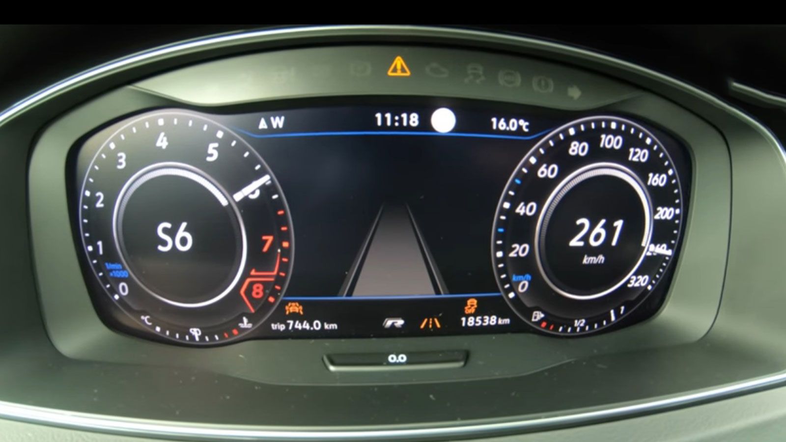 VW Golf R στα269 χλμ./ώρα.