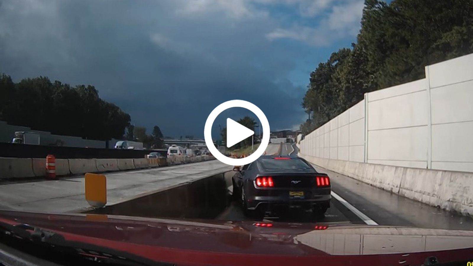 O μάγκας με την Mustang