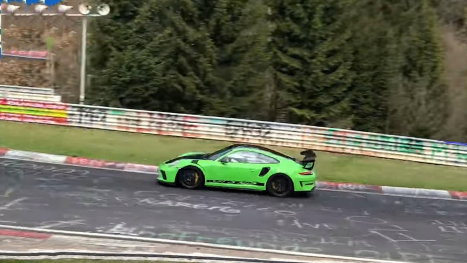 Να διανύσει ένα γύρο στην πίστα του Nurburgring σε λιγότερο από επτά λεπτά κατάφερε η Porsche 911 GT3 RS, σύμφωνα με πληροφορίες που επικαλούνται τα ξ