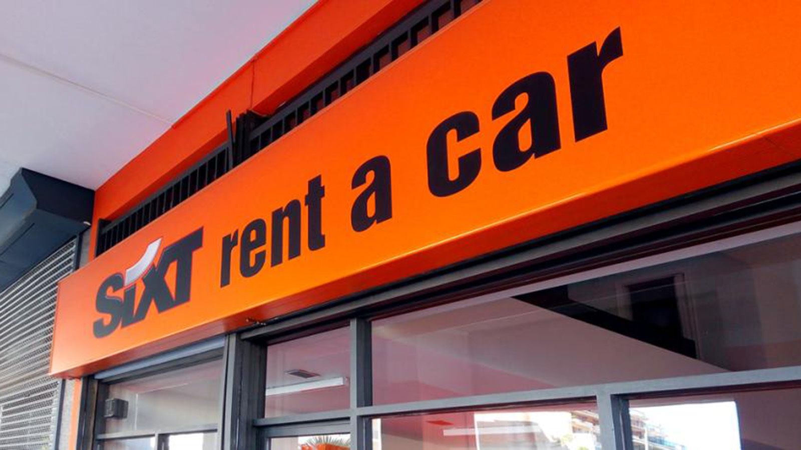 Η Λάϊον Ρένταλ είναι ο δικαιοδόχος της Sixt GmbH στην Ελλάδα.
