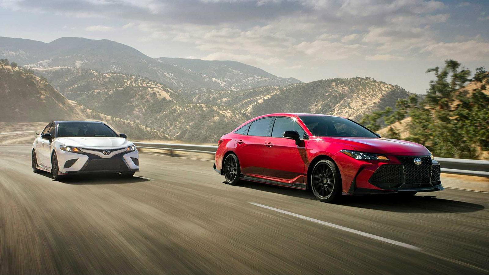 Και τα δύο μοντέλα εξοπλίζονται με bodykit ειδικά κατασκευασμένο από την εταιρεία Calty.