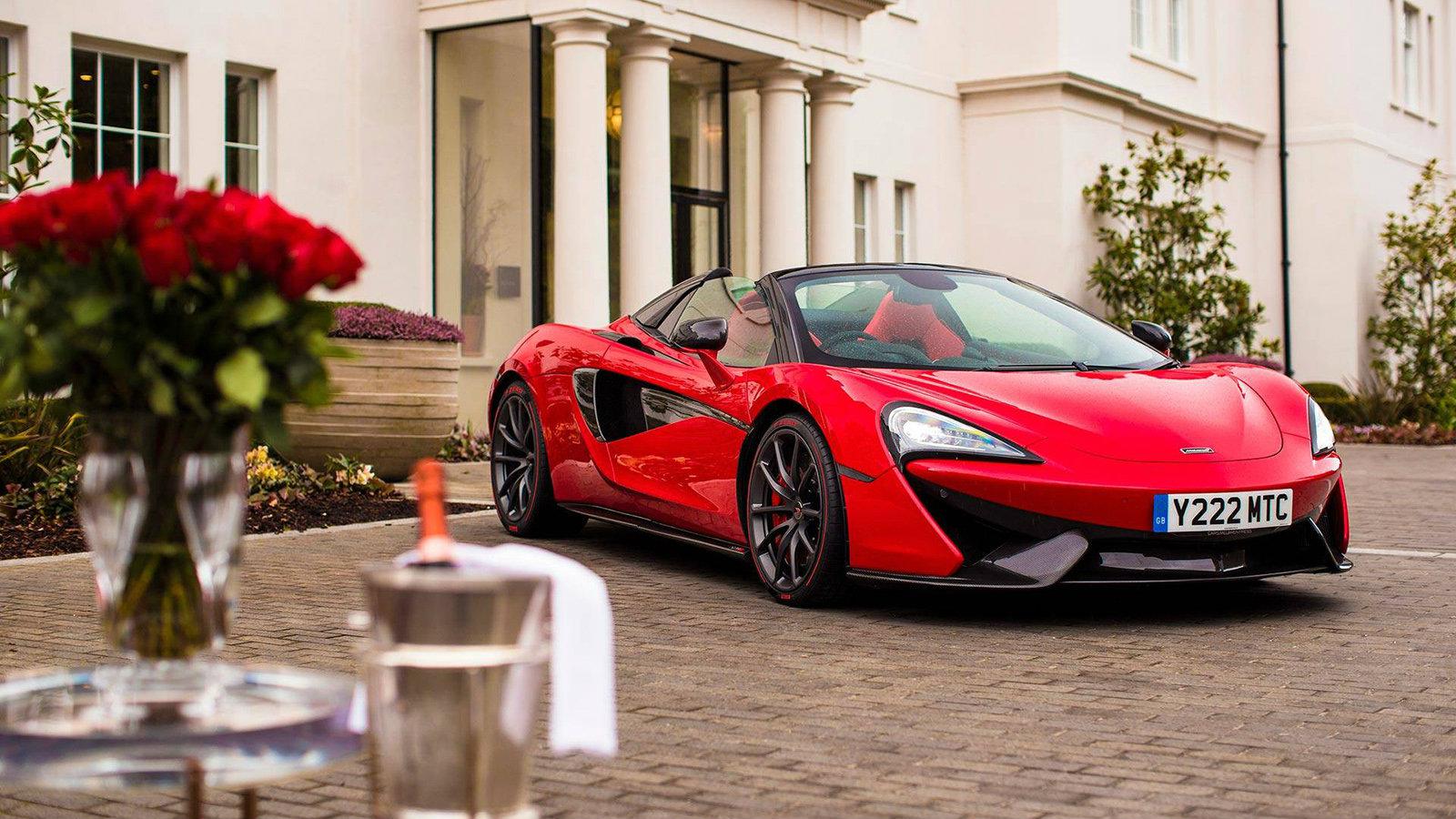 Η ισχύς του μοντέλου πηγάζει από ένα biturbo V8 3,8 λτ. μοτέρ.