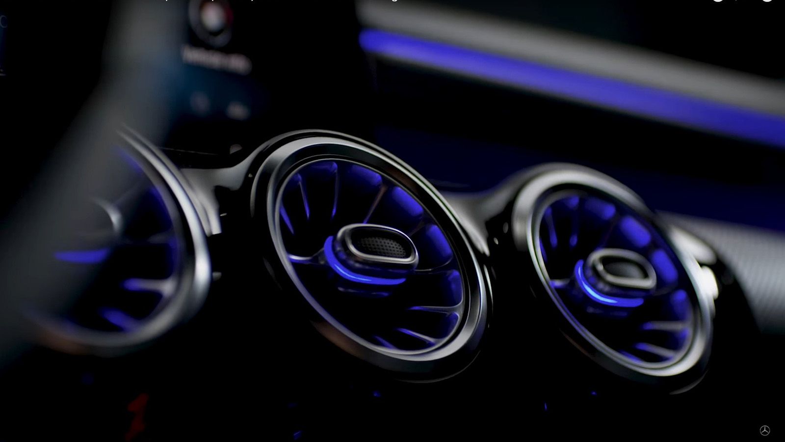 Tο εσωτερικό θα διαθέτει ένα ολοκαίνουργιο ταμπλό κατασκευασμένο από υλικά ανώτερης ποιότητας.