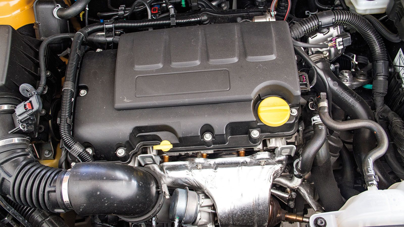 Ο 1,4 λτ. turbo κινητήρας του Corsa GSi αποδίδει 150 PS. Βγάζει καλούς χρόνους αν και λείπει η εκρηκτικότητα.