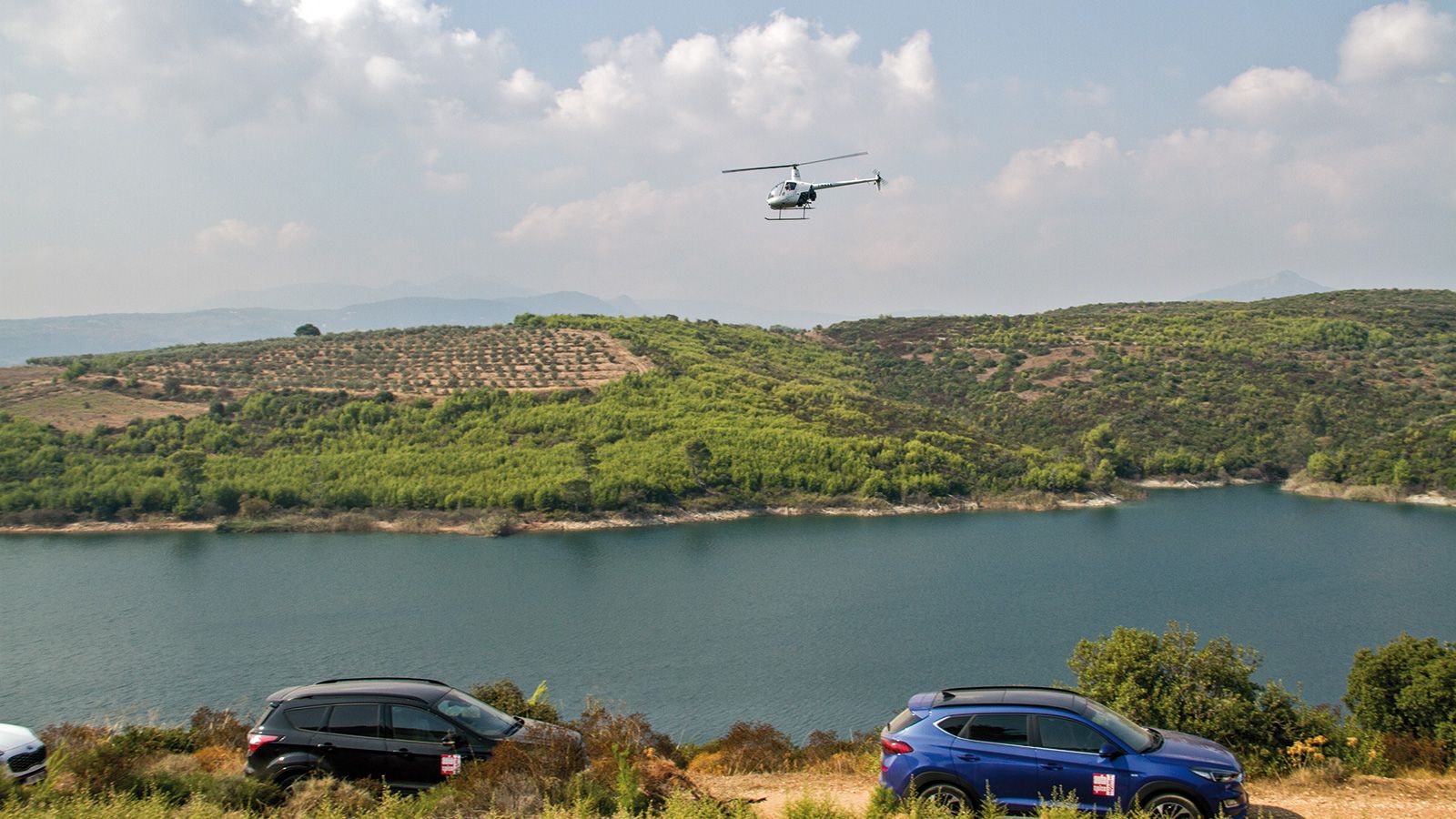 Ένα μεγάλο drone συντρόφευσε τις περιηγήσεις μας γύρω από τη Λίμνη του Μαραθώνα.