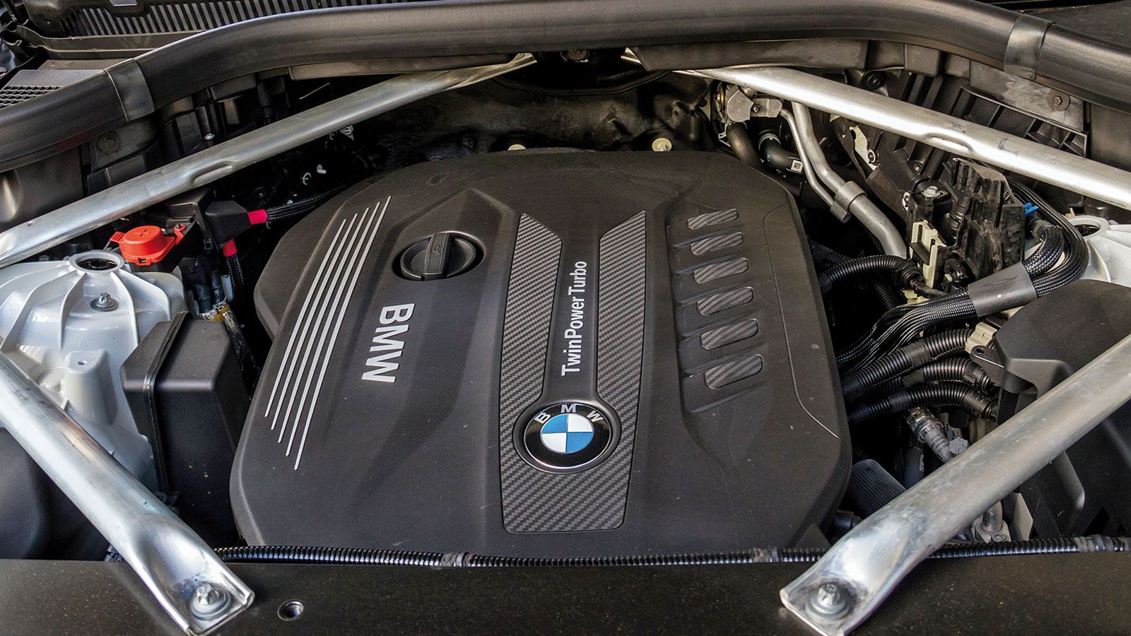 Ο 3λιτρος TwinPower turbo κινητήρας της «βασικής» Χ5, διακρίνεται για την πολιτισμένη του λειτουργία, την απόκρισή του και τις επιδόσεις που χαρίζει σ