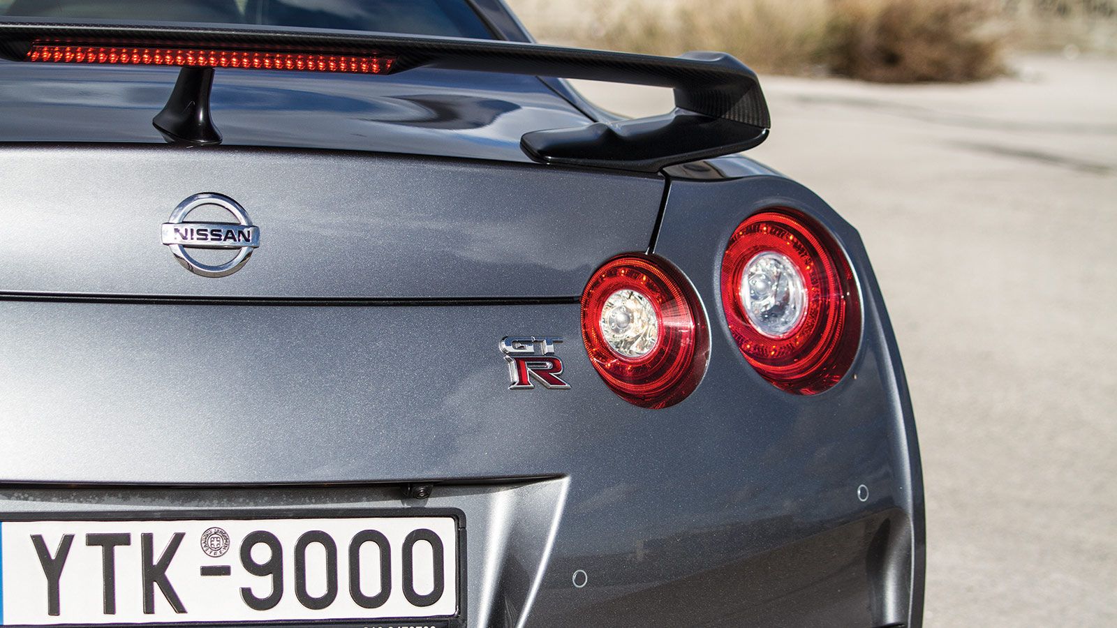 Εμφανισιακά το Nissan GT-R δεν έχει αλλάξει πολλά σε σχέση με το προ 10ετίας «καλούπι» παραμένοντας ιδιαίτερα αναγνωρίσιμο.