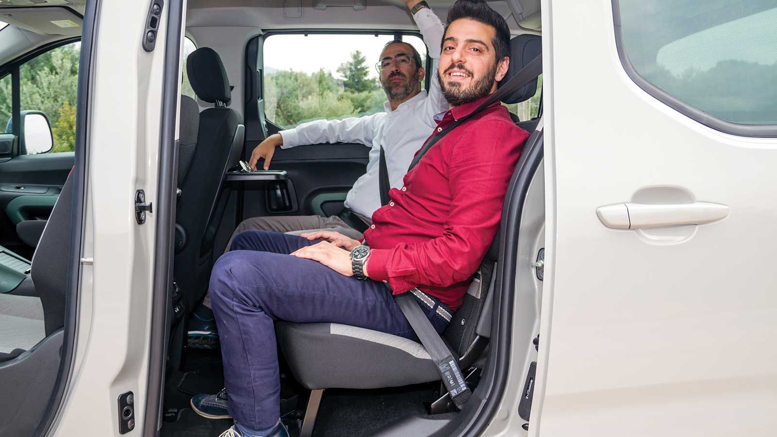 Πραγματικά τεράστιοι είναι οι χώροι του Citroen Berlingo, ενώ ο πολυχρηστικός του χαρακτήρας τονίζεται από τις πολλές και πρακτικές θέσεις για αντικεί