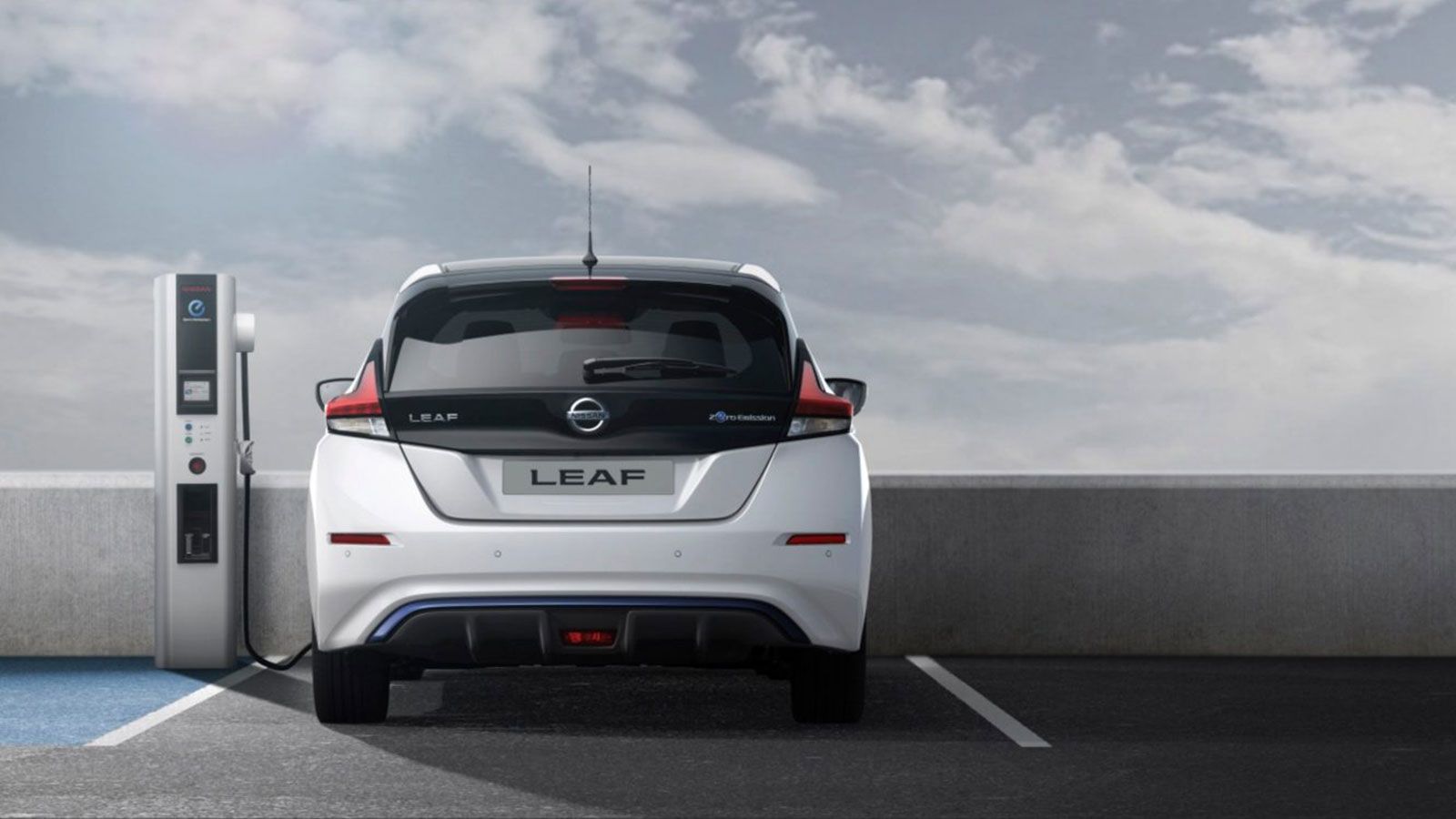 Στην εικόνα βλέπετε το Nissan LEAF.