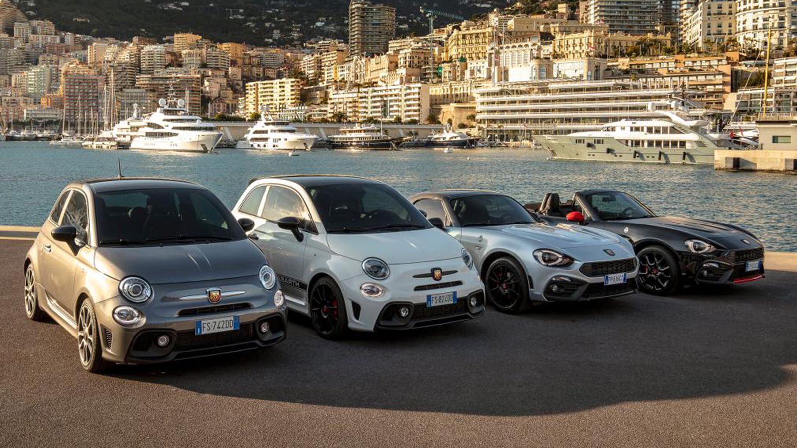 Με ειδικές εκδόσεις των Abarth 595 και 124 γιορτάζει την 70η της επέτειο η εταιρεία.