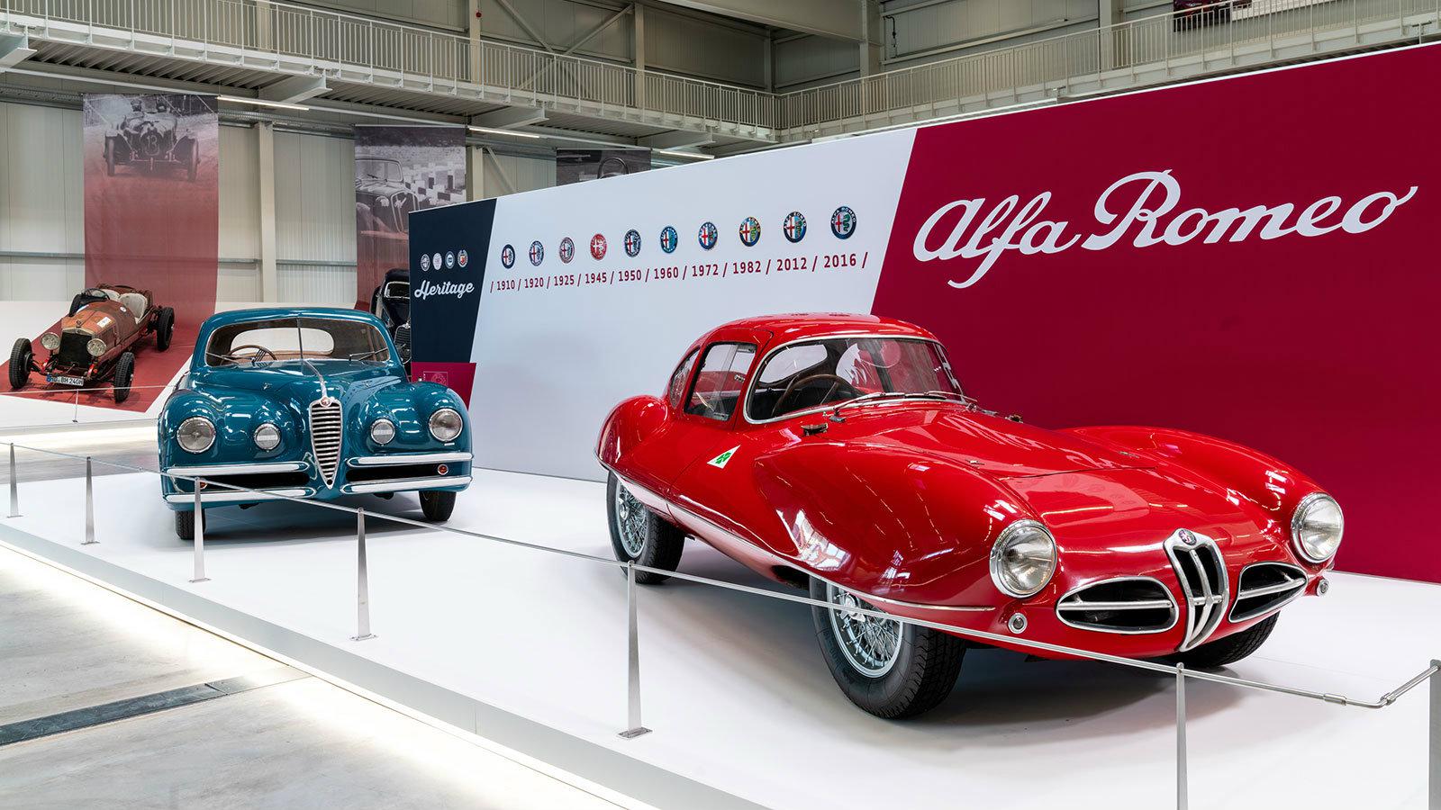 Οι Alfa Romeo 1900 C2 Disco Volante (1952) και Alfa Romeo 6C 2500 Super Sport (1940).