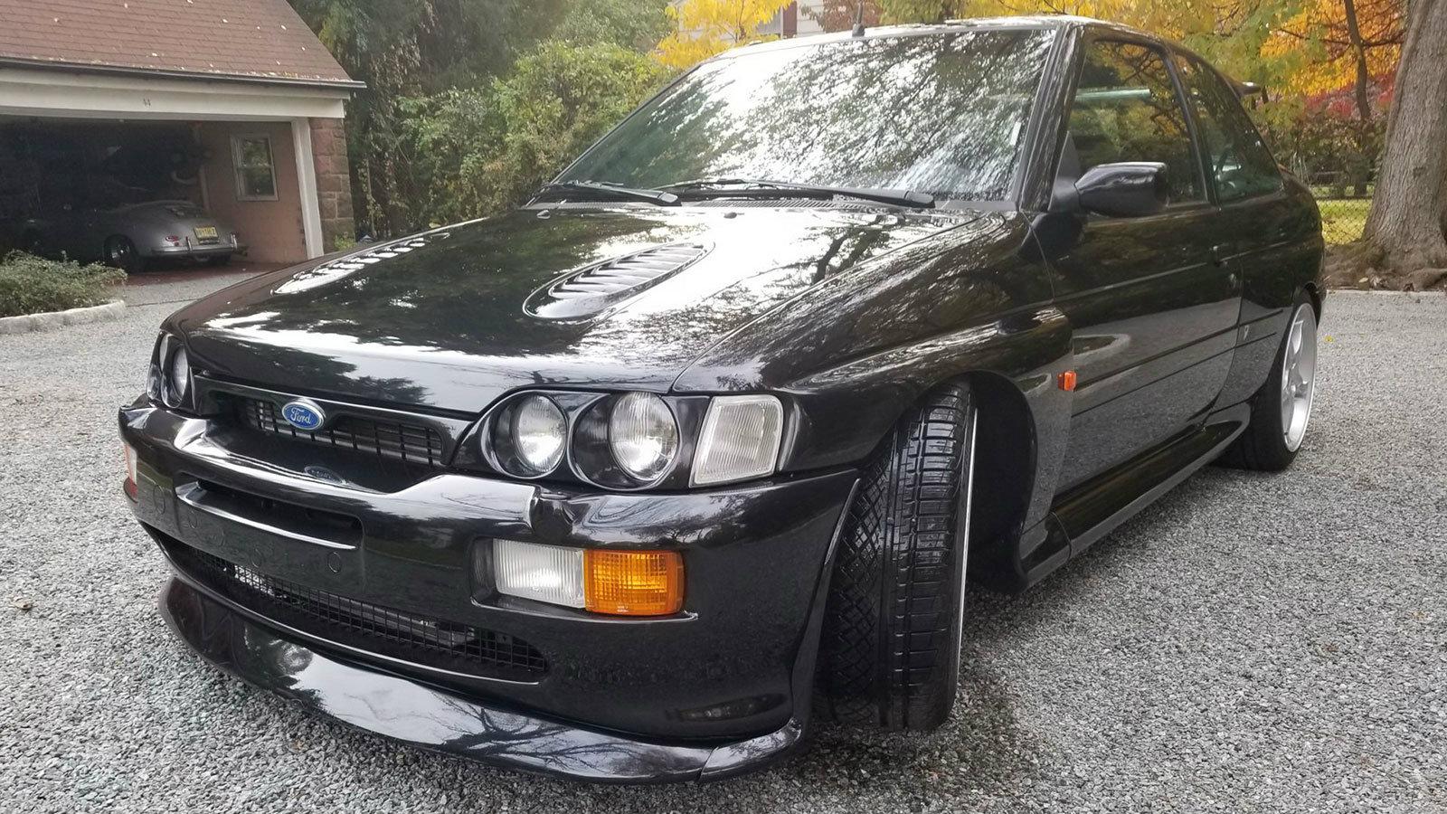 Το συγκεκριμένο Ford Escort RS Cosworth έχει έτος κατασκευής το 1995.