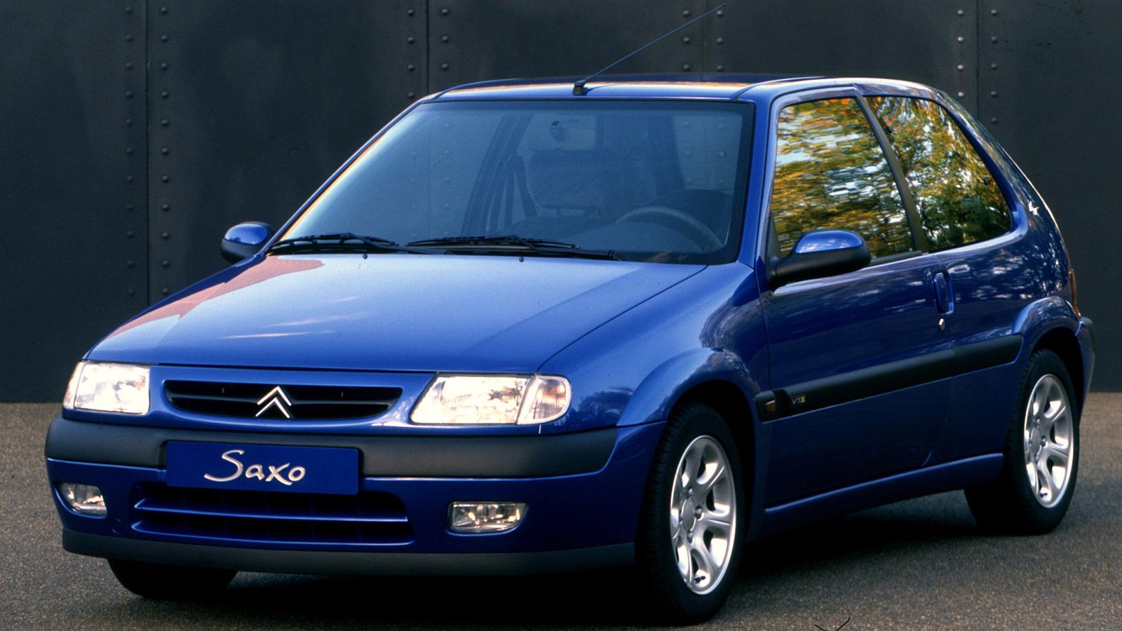 Το Citroen Saxo VTS στάθηκε επάξια δίπλα στο «αδερφάκι» 106 Rallye 1.6 16v με την επίσημη παρουσίασή του να γίνεται στις αρχές του 2001.