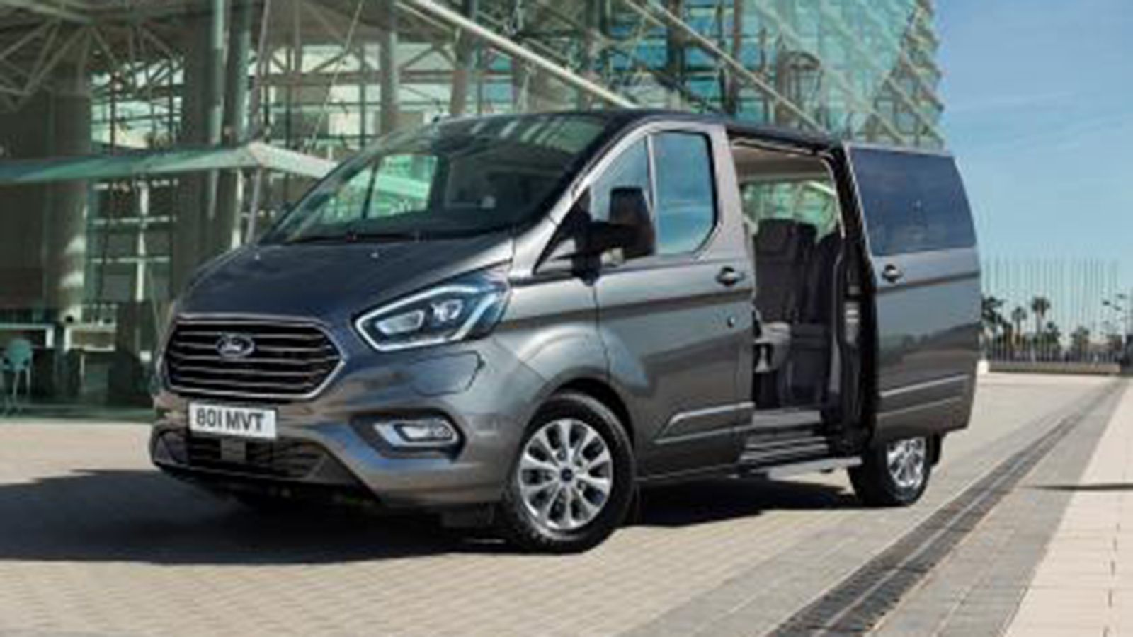 Nέο Ford Tourneo PHEV