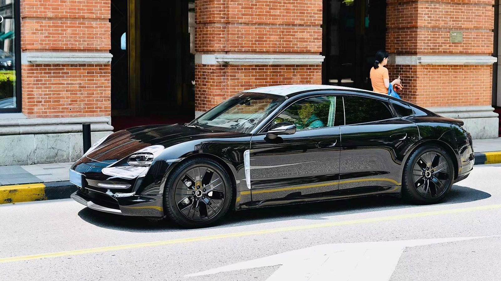Η Porsche Taycan δεν έχει κάνει την επίσημη αποκάλυψή της ακόμα.