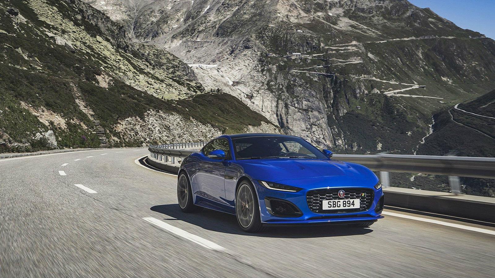 Επίσημη πρεμιέρα για την ανανεωμένη Jaguar F-Type.