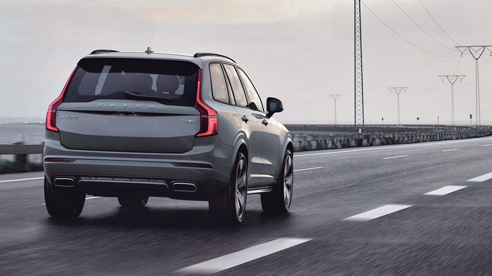Στην περίπτωση του Volvo XC90 η ευχαρίστηση δεν έχει πρωταγωνιστικό ρόλο σε αντίθεση με την αποτελεσματικότητα, την άνεση και την ασφάλεια.