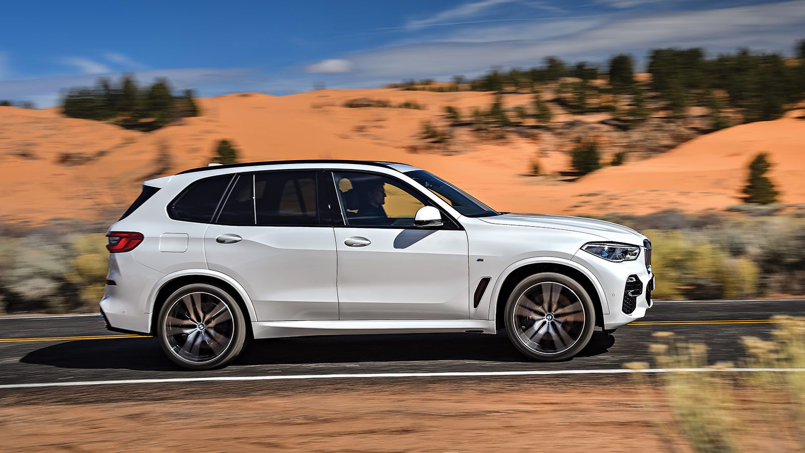 Το 3λιτρο, 6κύλινδρο μοτέρ της BMW X5 εκτός από την πολιτισμένη, ήσυχη και γραμμική απόδοση, προσφέρει και εξαιρετικές επιδόσεις χάρη στα 265 άλογα κα