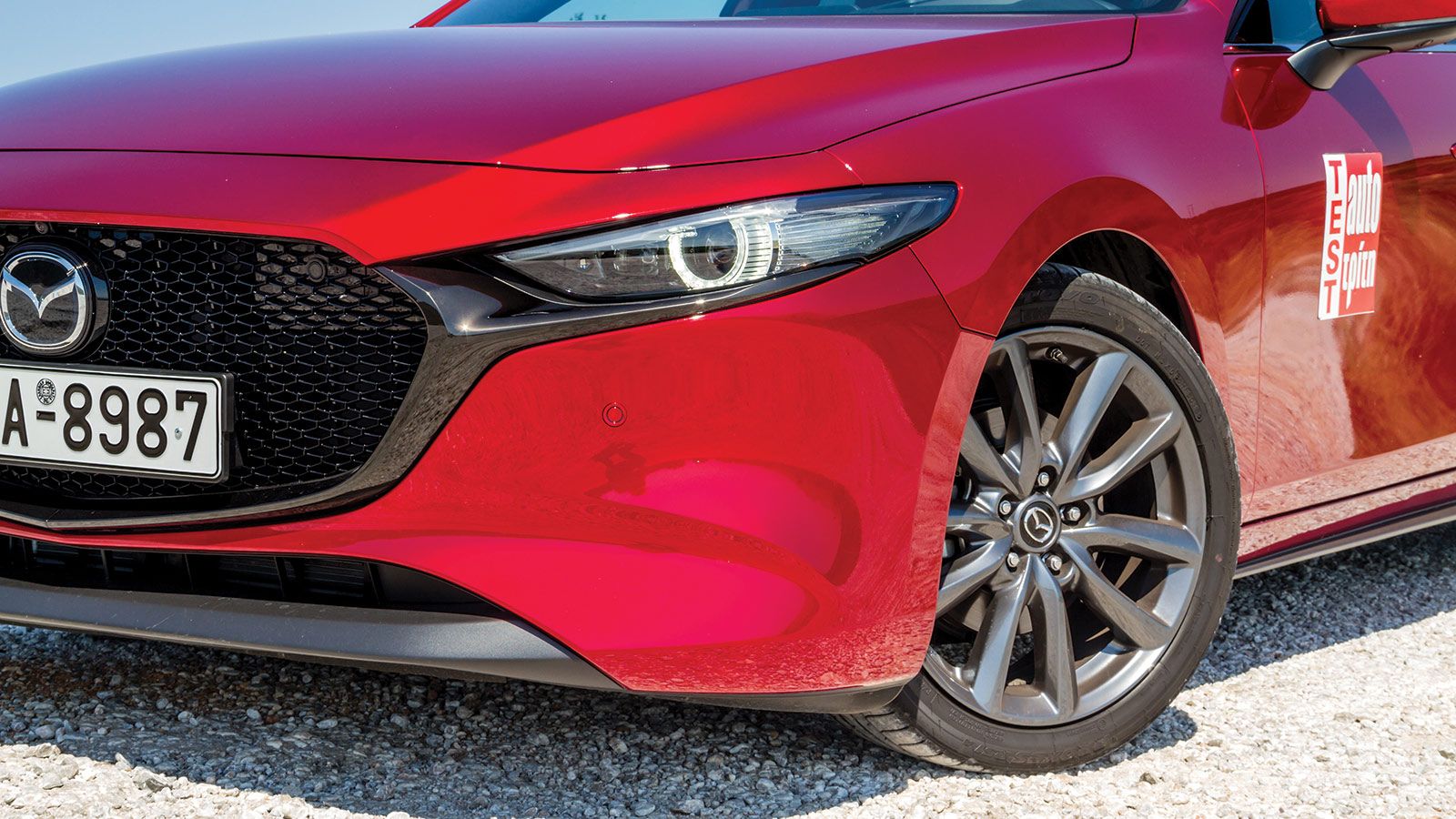 Το Mazda3 είναι ένα από τα ελάχιστα αυτοκίνητα αυτής της κατηγορίας που καταφέρνει να μην περνά απαρατήρητο.