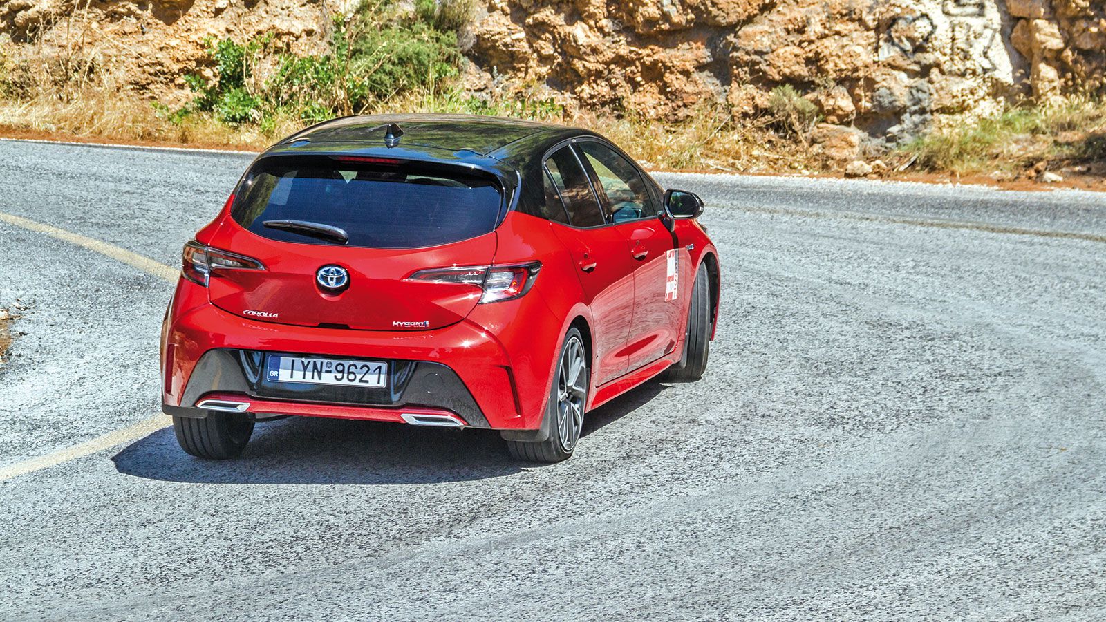 Η έκδοση Sport της Corolla εντυπωσιάζει με την ομοιογένειά της και αποτελεί μια ακόμα πιο ευχάριστη οδηγικά έκδοση της Corolla. 