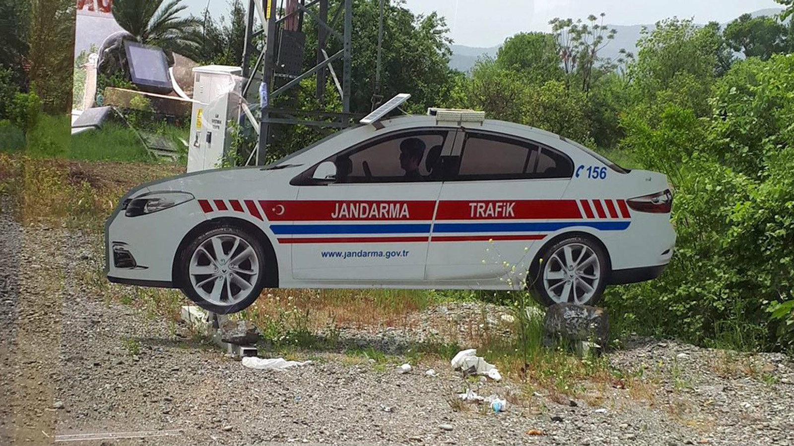 Το περιπολικό από χαρτόνι.