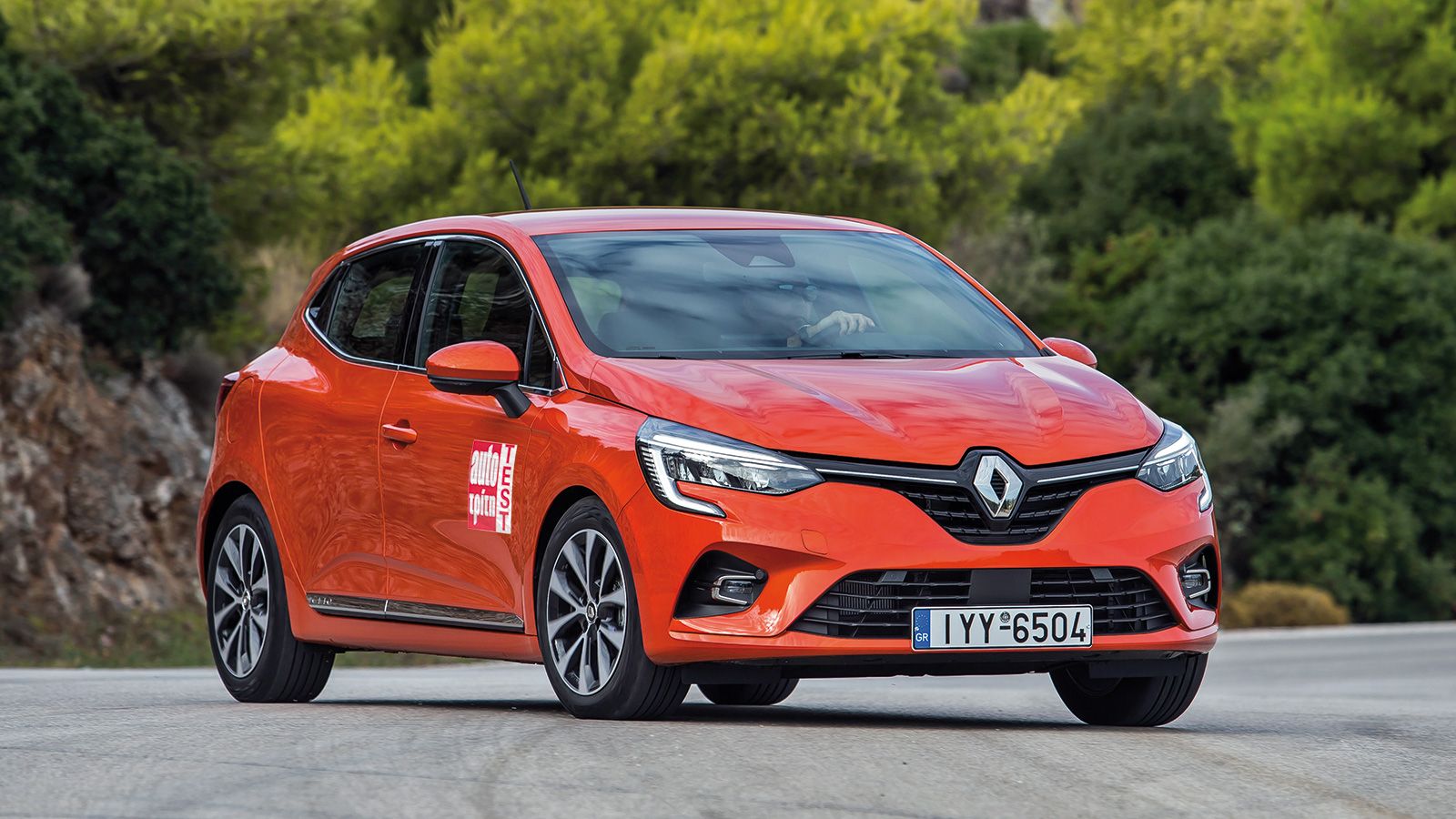 Το νέο Clio συνδυάζει ιδανικά την άνεση με τη δυναμική συμπεριφορά, θυμίζοντας αυτοκίνητο μεγαλύτερης κατηγορίας στο «πάτημά» του.