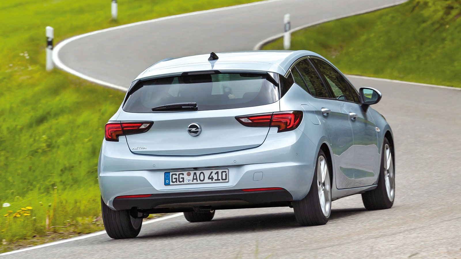 Ραφιναρισμένο οδηγικά είναι το ανανεωμένο Opel Astra που διατηρεί το πειστικό του «πάτημα» και την άνεση σε πολύ υψηλά επίπεδα. 