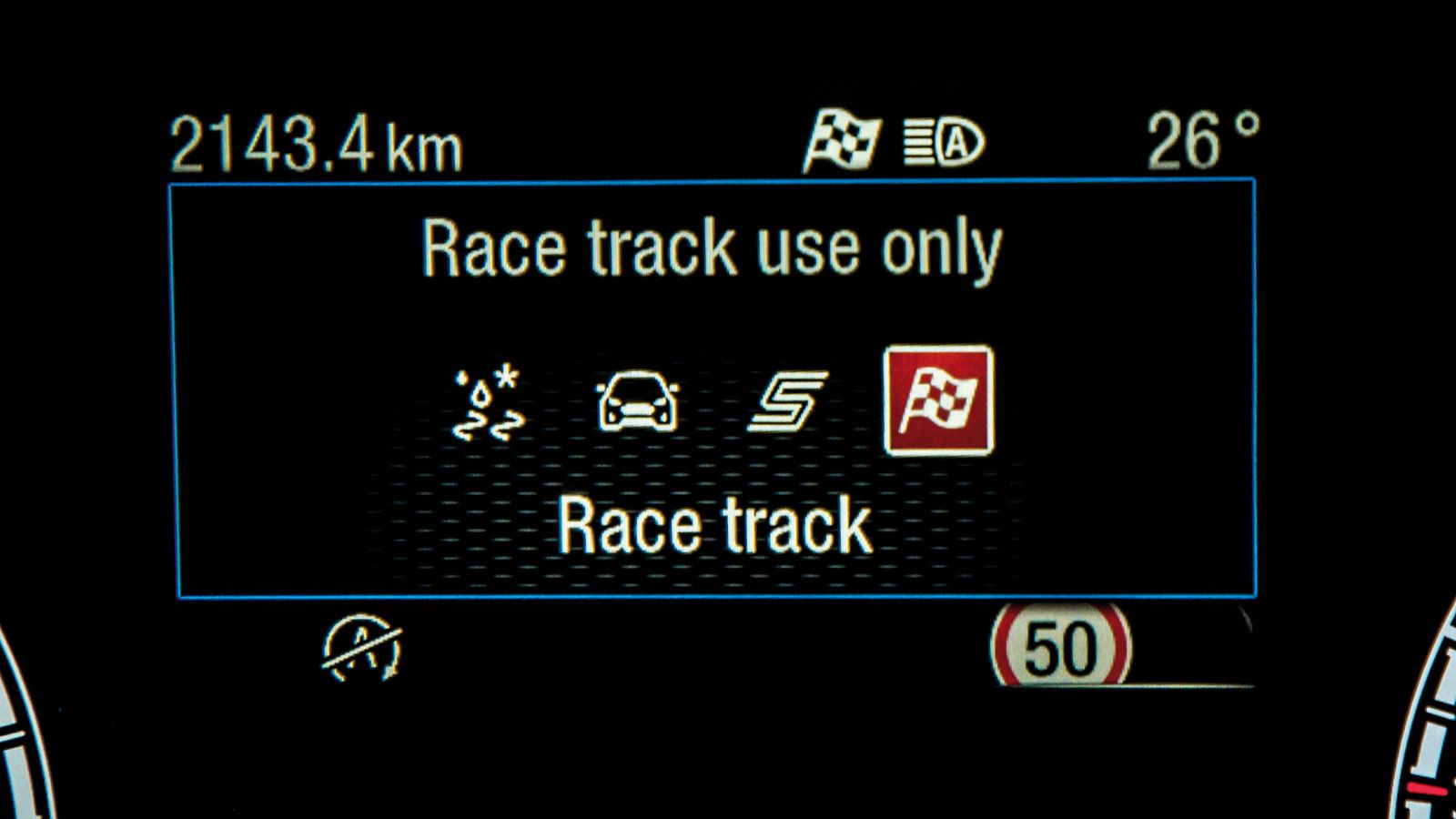 Τα οδηγικά modes και στα τέσσερα μοντέλα αλλάζουν τις ισορροπίες… Επιλέξτε Race ή Track, ανάλογα το μοντέλο και ξεκινήστε ένα ταξίδι στην απόλαυ