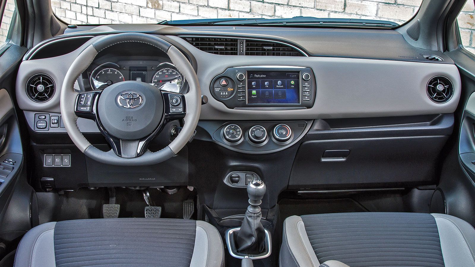 Το Yaris παρουσιάζει το πιο πρακτικό και εργονομικά προσεγμένο εσωτερικό, ικανοποιώντας παράλληλα στον τομέα της ποιότητας και συναρμολόγησης. Με δεδο