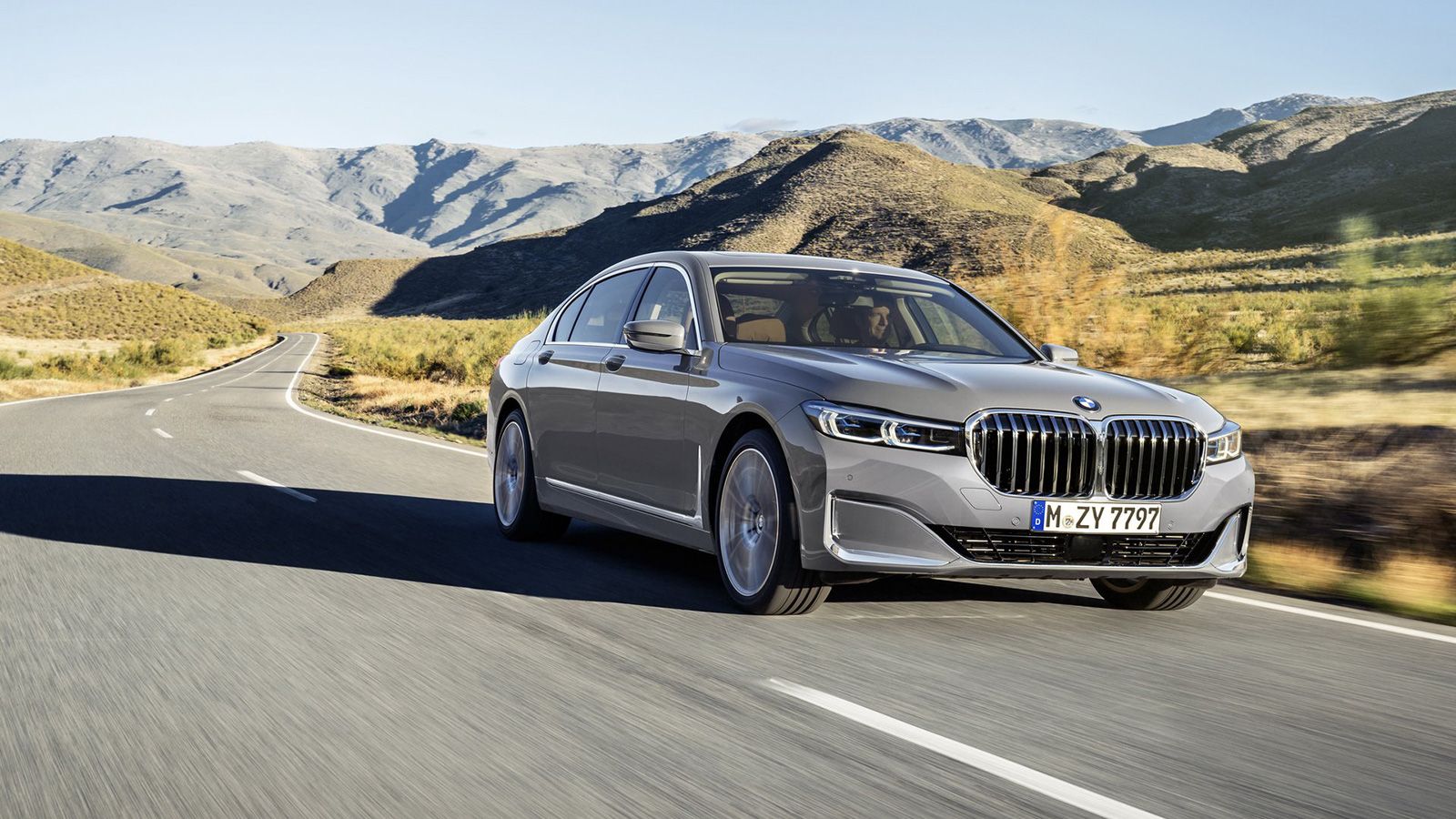 Την ανανεωμένη BMW Σειρά 7 παρουσίασε με κάθε επισημότητα η γερμανική φίρμα, μετά τις πολλές διαρροές που υπήρξαν το τελευταίο χρονικό διάστημα.